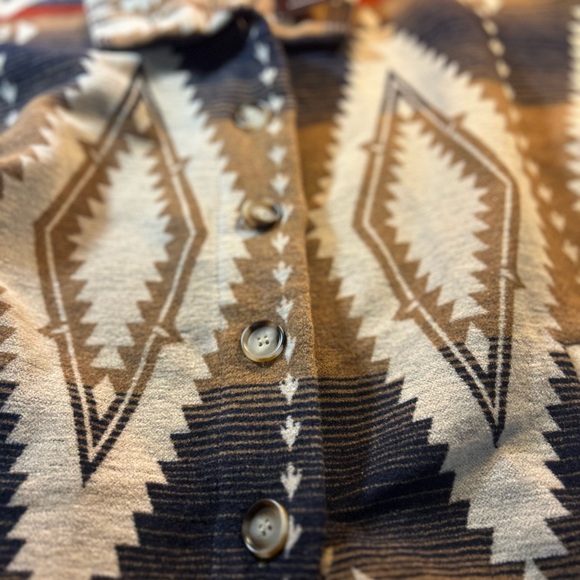 Over Sized Jacket. Buttons. Large Pockets. Aztec. Yellowstone. Dutton Ranch. - Picture 16 of 17